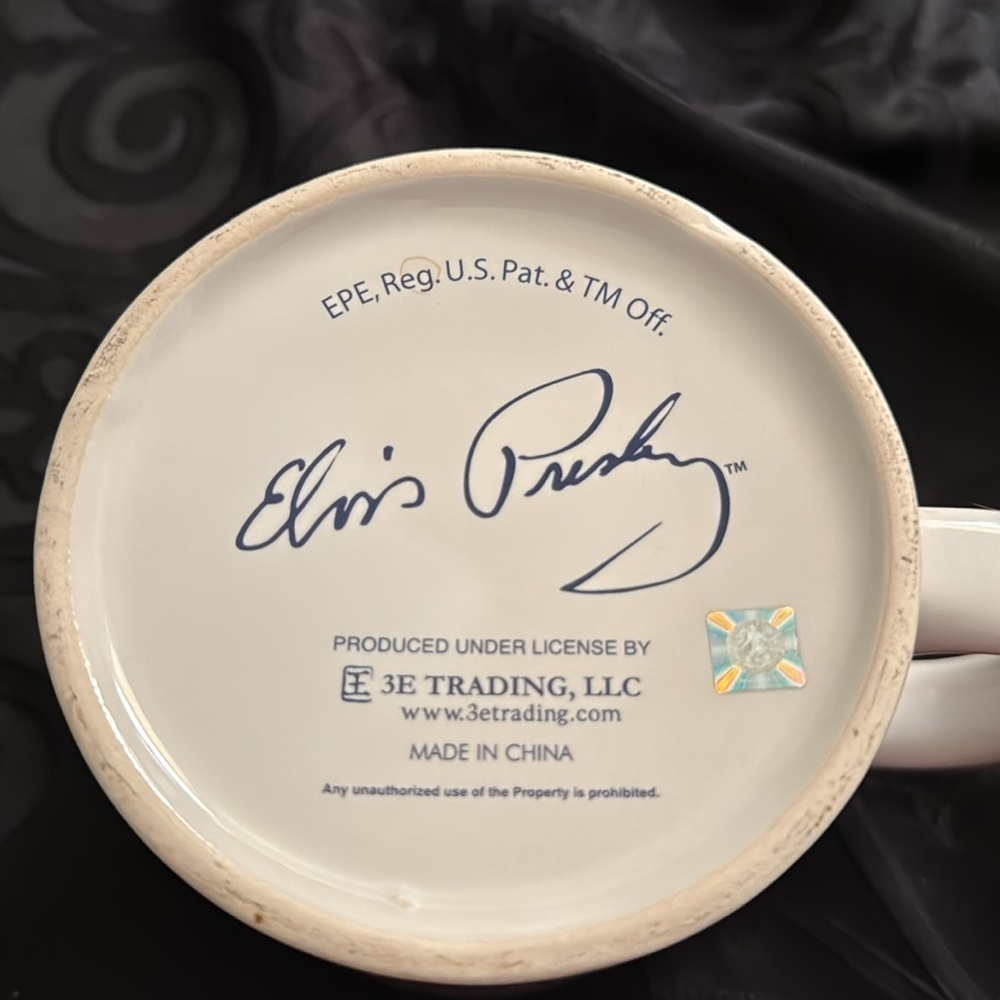 Elvis Presley blue Hawaii coffee mug - Picture 5 of 7